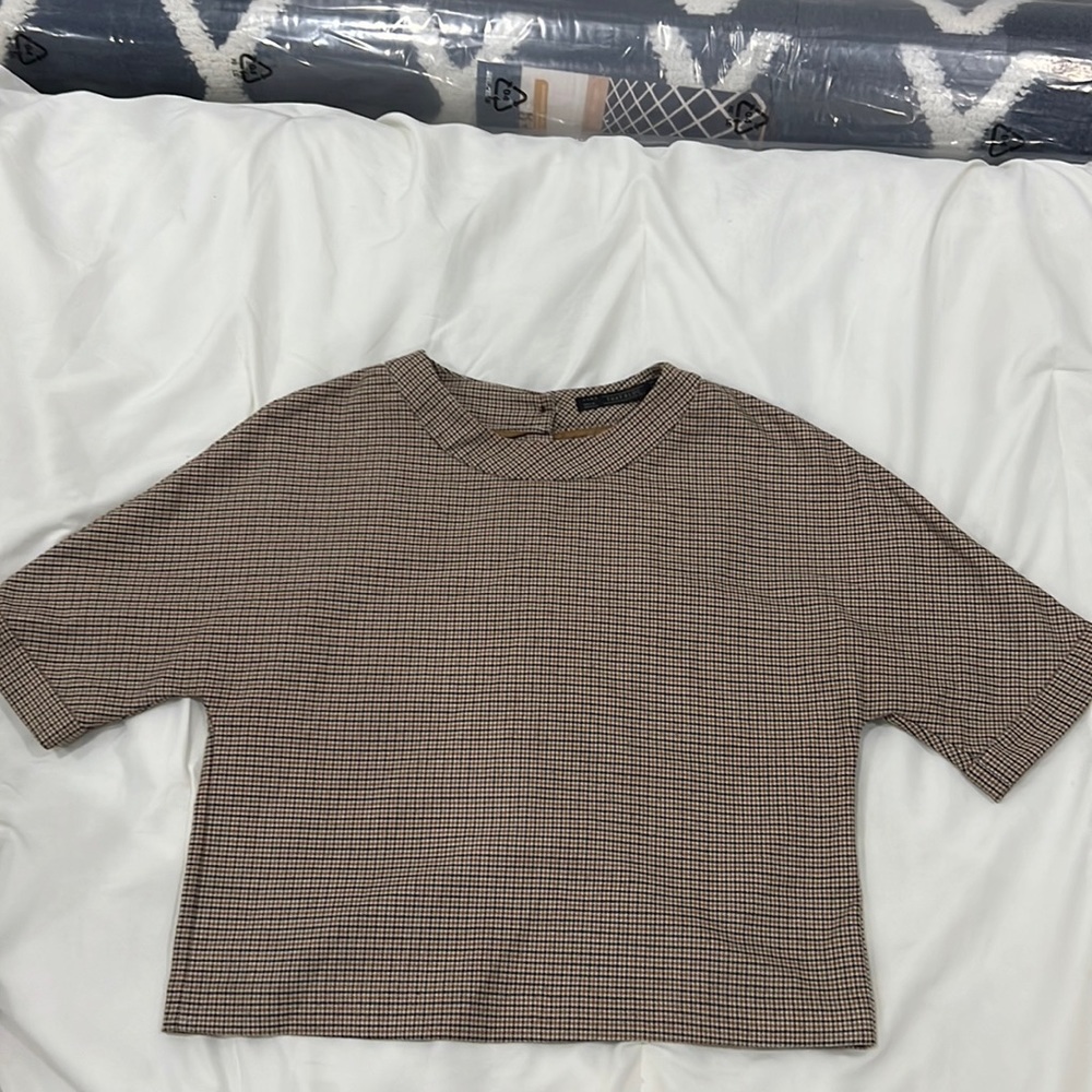 Small Zara top open button back